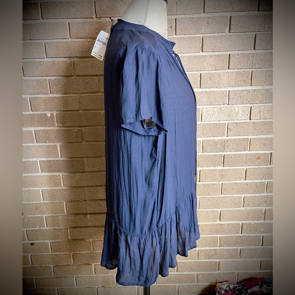 NWT - RO & DE Nordstrom Navy Silky Feel Short Sleeve Tie Neck Ruffle Hem blouse - Picture 4 of 7
